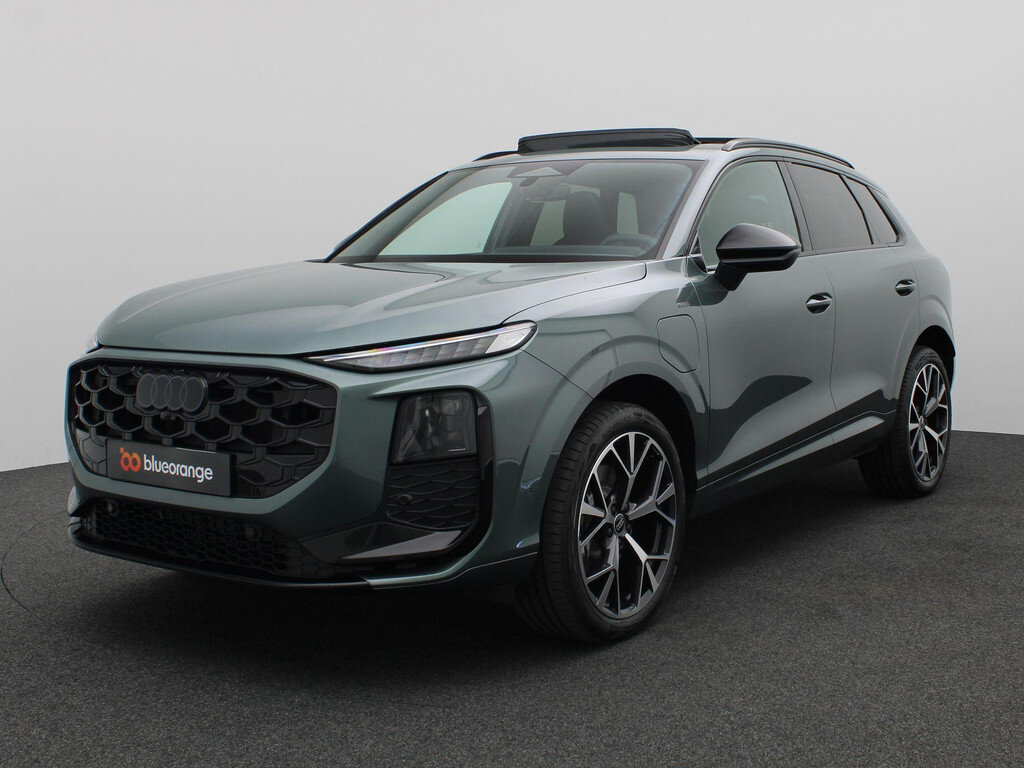 Audi Q3 1.5 200kW e-hybrid S edition 272PK S-Tronic Panoramadak, Trekhaak, Achteruitrijcamera, Stoel-Stuurverwarming, 20" LM Velgen, LED Plus, Elektr. Achterklep