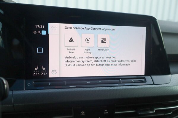 Apple Carplay/Android Auto Apple Carplay/Android Auto