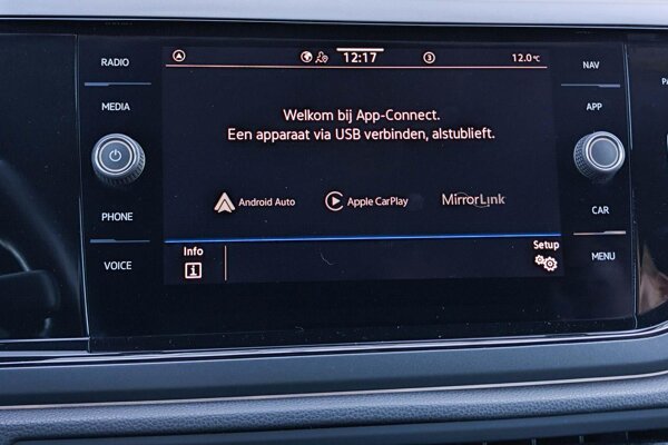Apple Carplay/Android Auto Apple Carplay/Android Auto