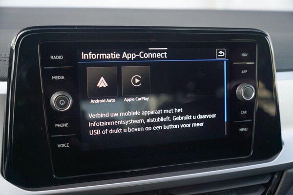 Apple Carplay/Android Auto Apple Carplay/Android Auto