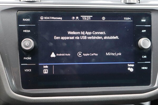 Apple Carplay/Android Auto Apple Carplay/Android Auto