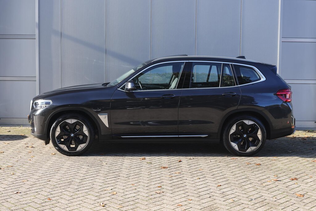 BMW iX3 8
