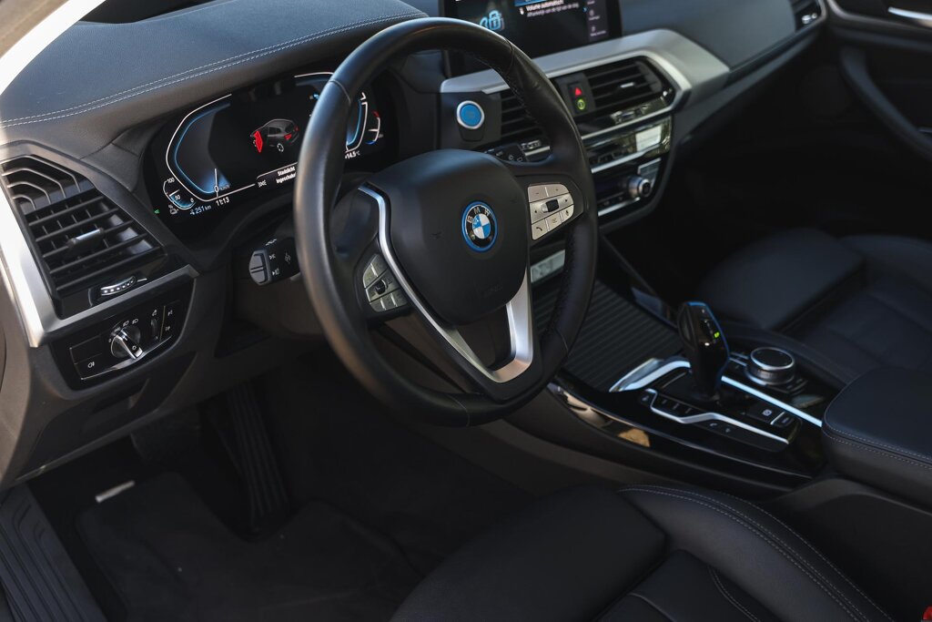 BMW iX3 10