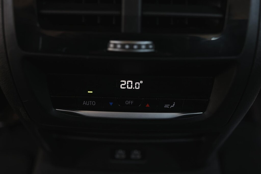 BMW iX3 13