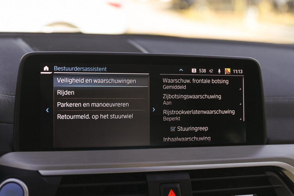 BMW iX3 21