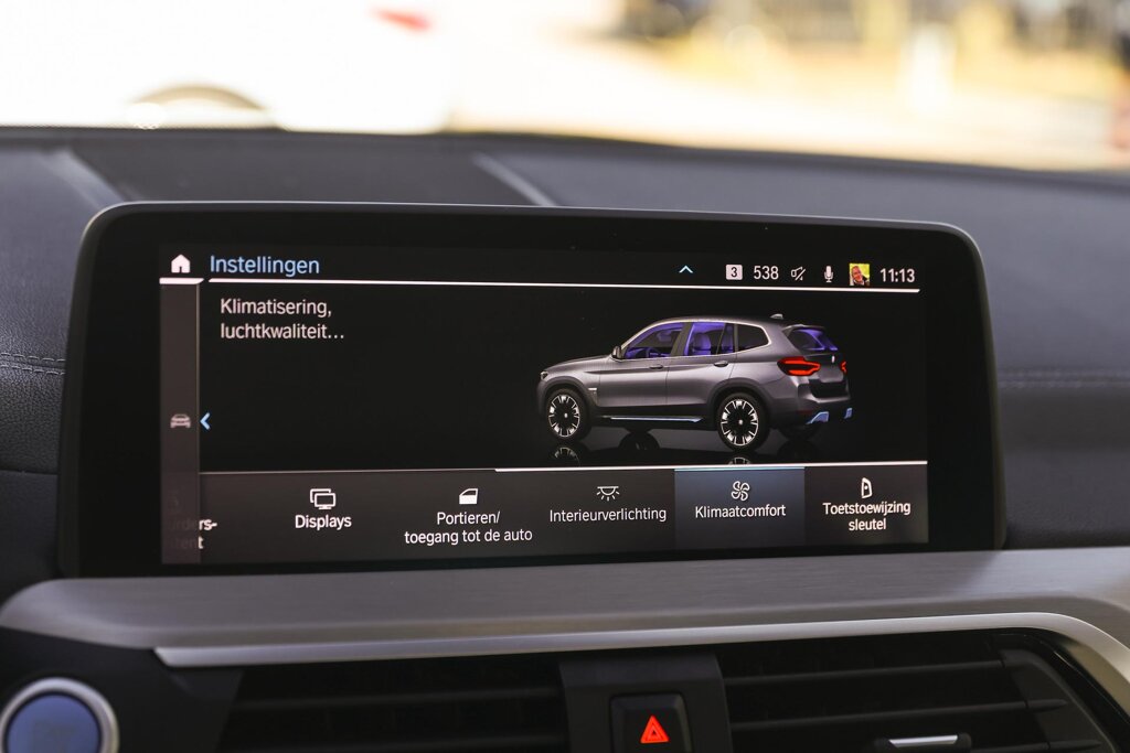 BMW iX3 23