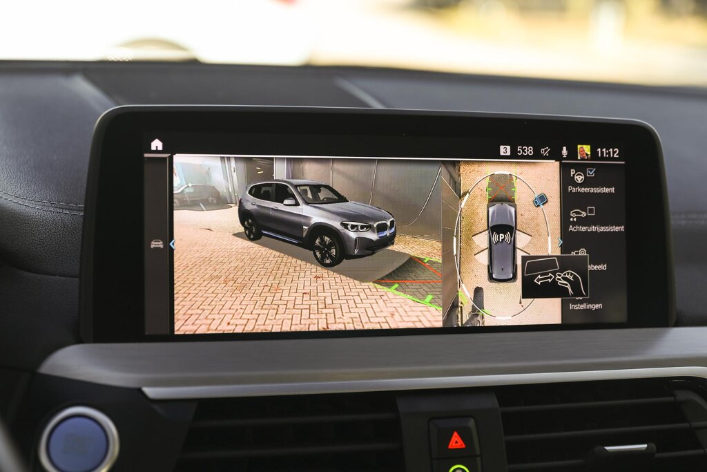 BMW iX3 25