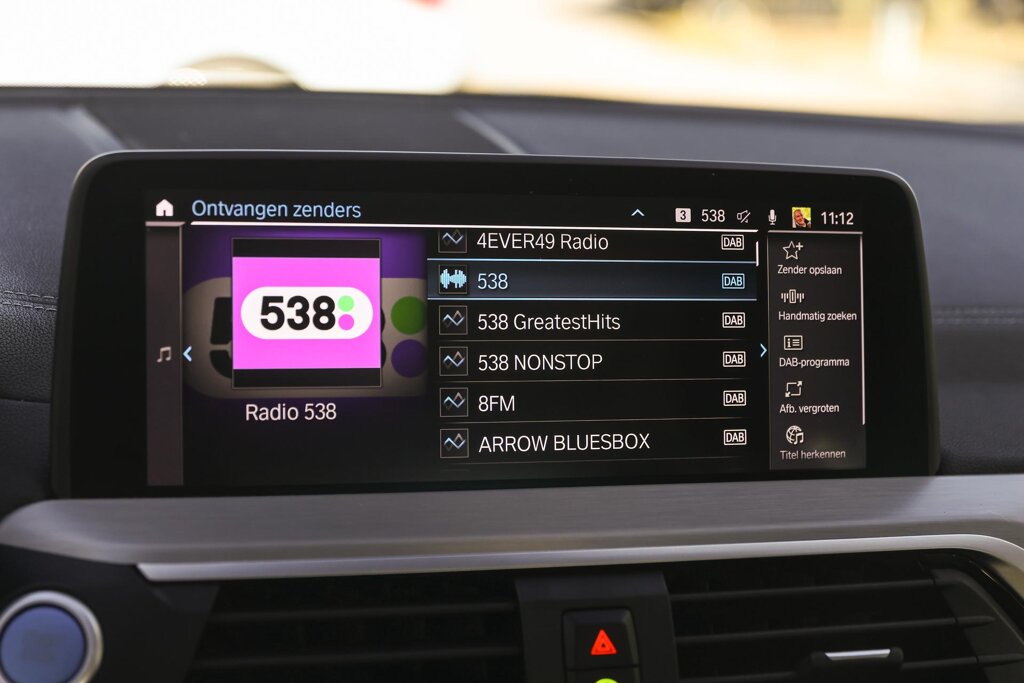 BMW iX3 27