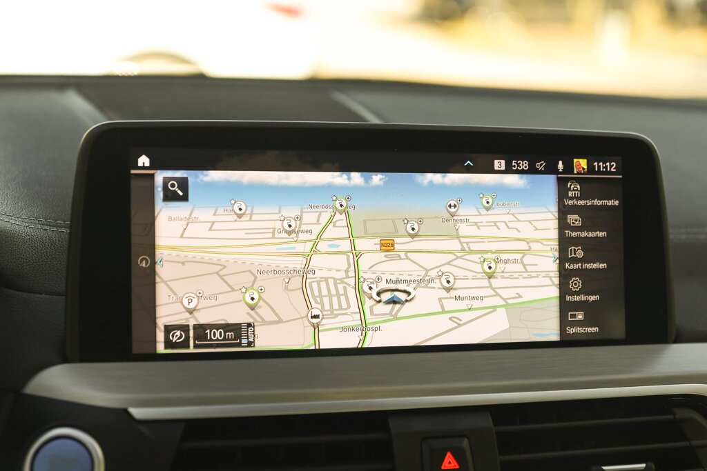BMW iX3 28