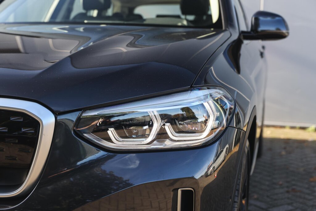 BMW iX3 32