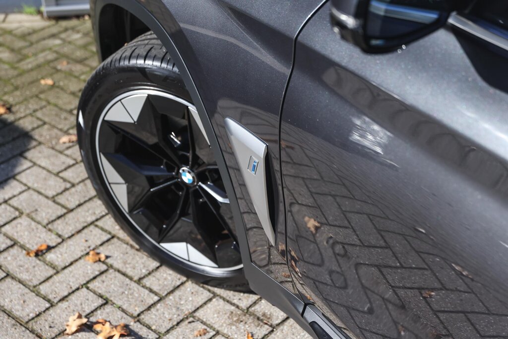 BMW iX3 34