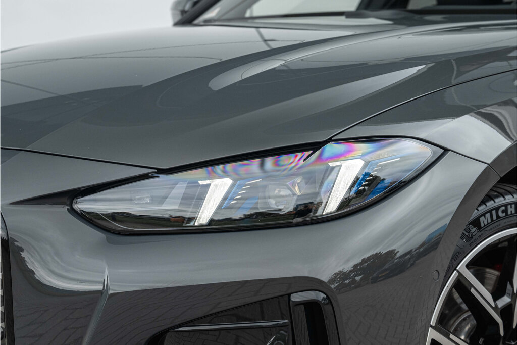 BMW i4 8
