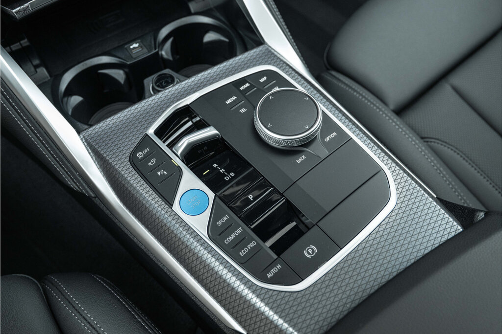BMW i4 16