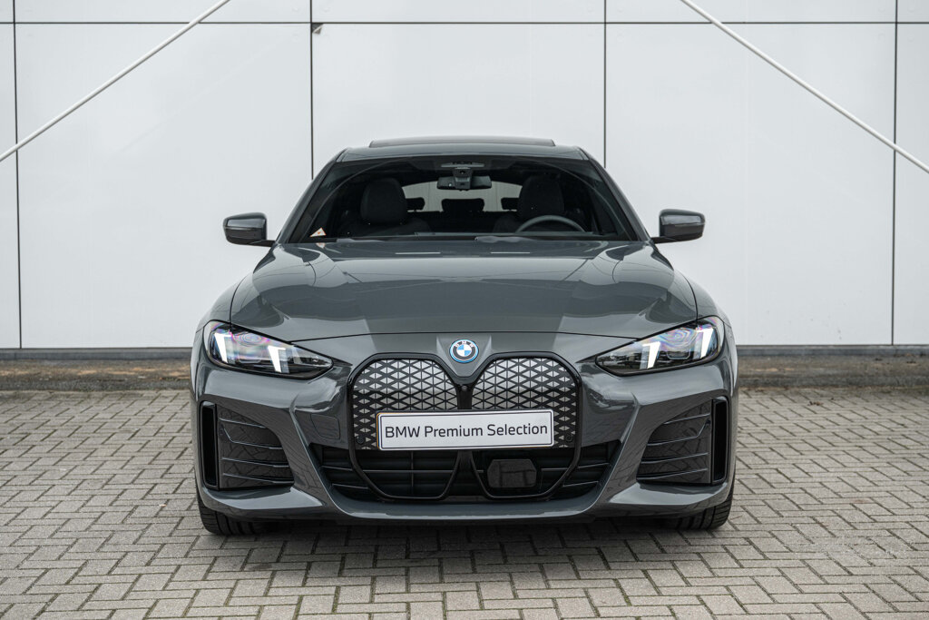 BMW i4 19
