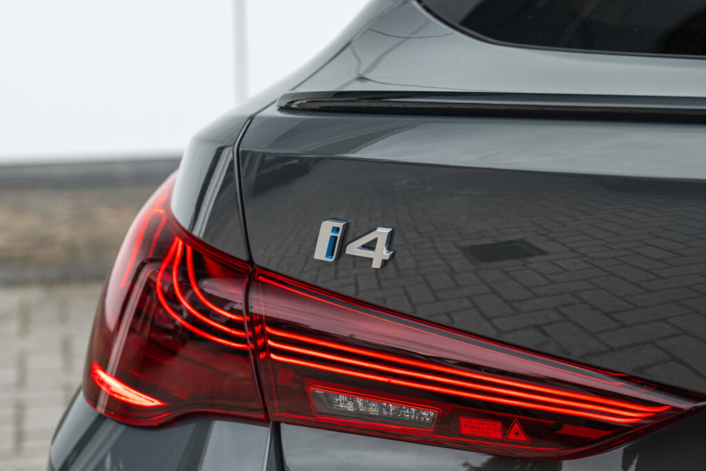 BMW i4 26