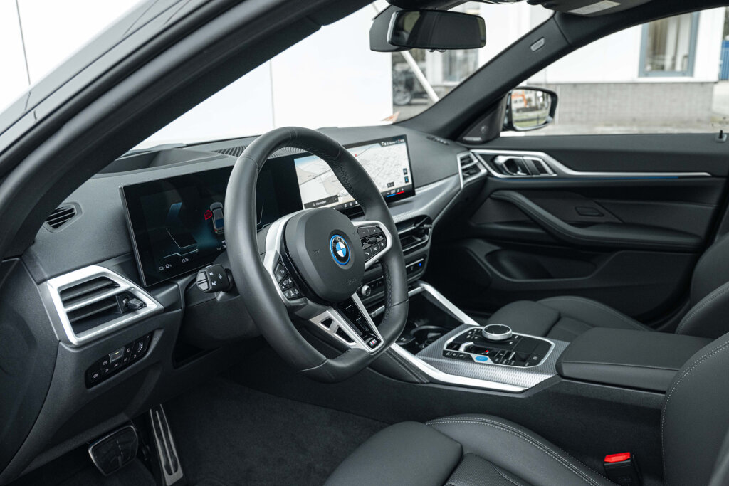 BMW i4 34
