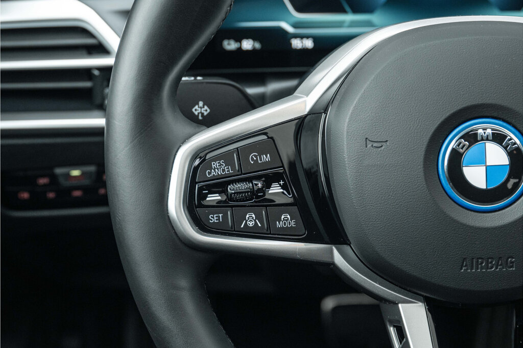 BMW i4 37