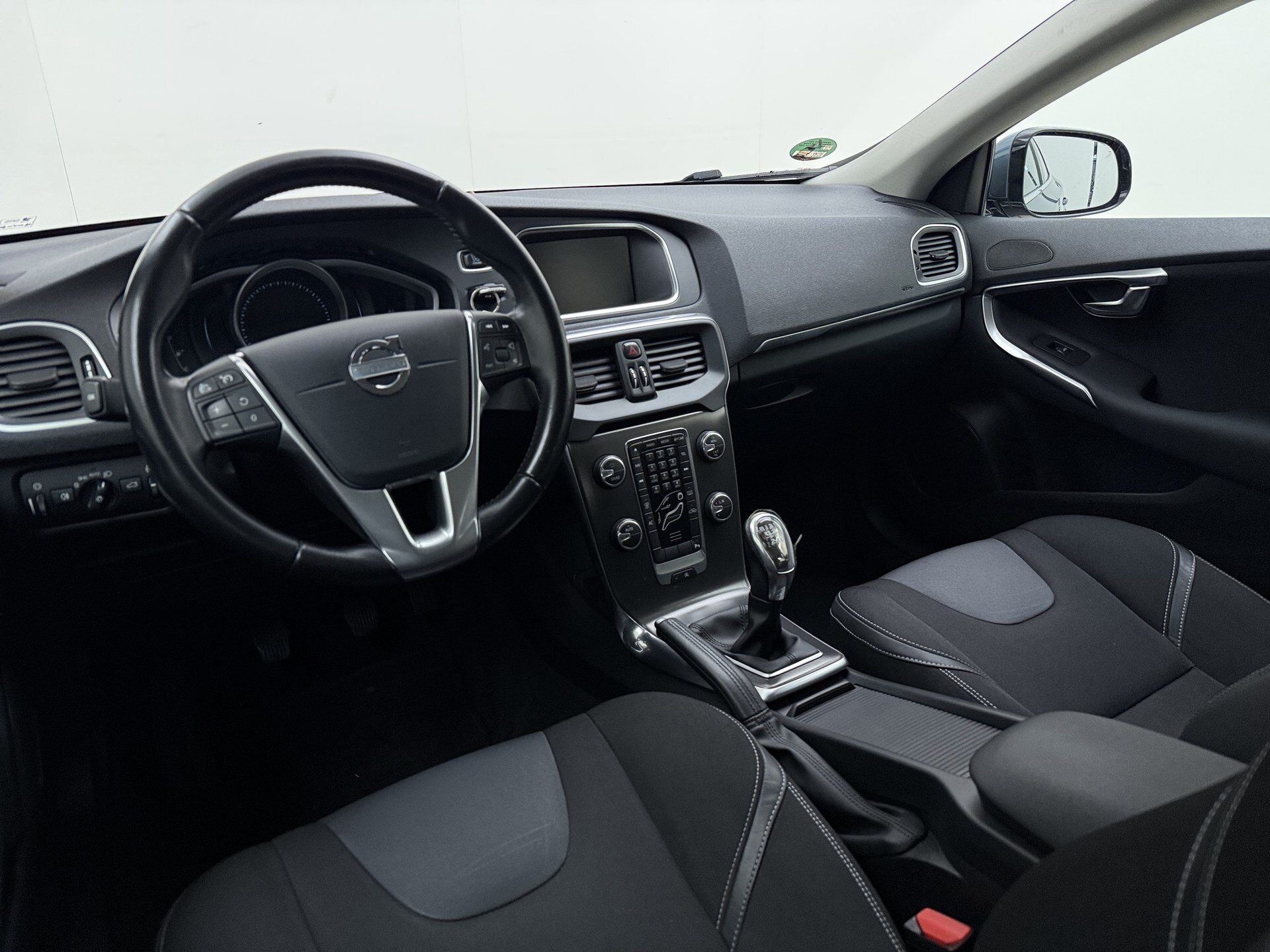 Volvo V40 T3 Momentum - Afbeelding 2