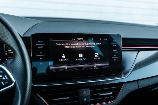 Apple Carplay/Android Auto Apple Carplay/Android Auto