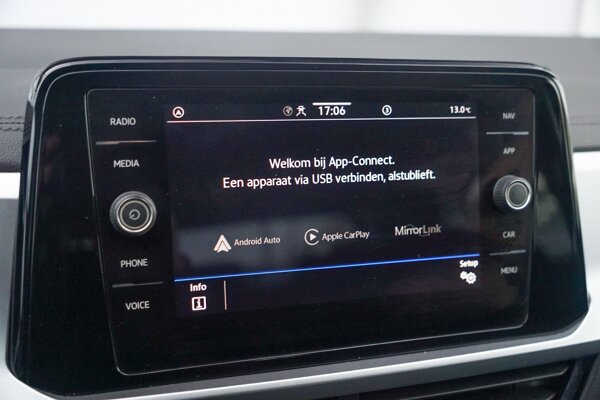 Apple Carplay/Android Auto Apple Carplay/Android Auto