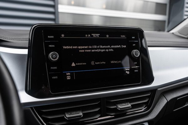 Apple Carplay/Android Auto Apple Carplay/Android Auto