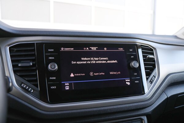 Apple Carplay/Android Auto Apple Carplay/Android Auto