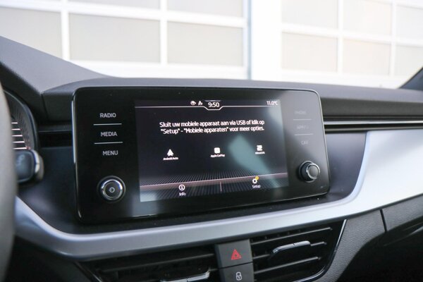 Apple Carplay/Android Auto Apple Carplay/Android Auto
