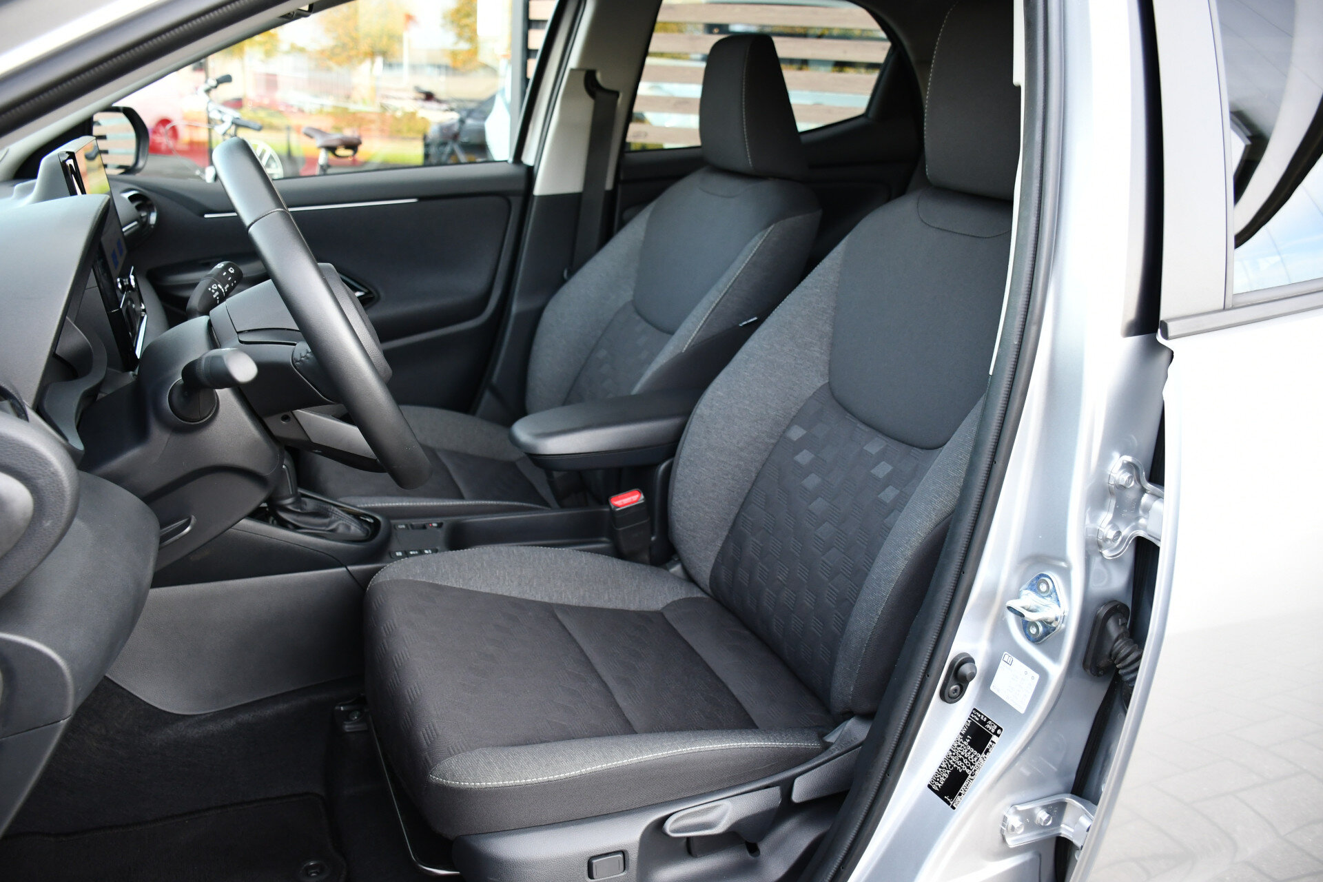 Toyota Yaris 1.5 Hybrid 115 Dynamic Automaat 116pk - Afbeelding 4