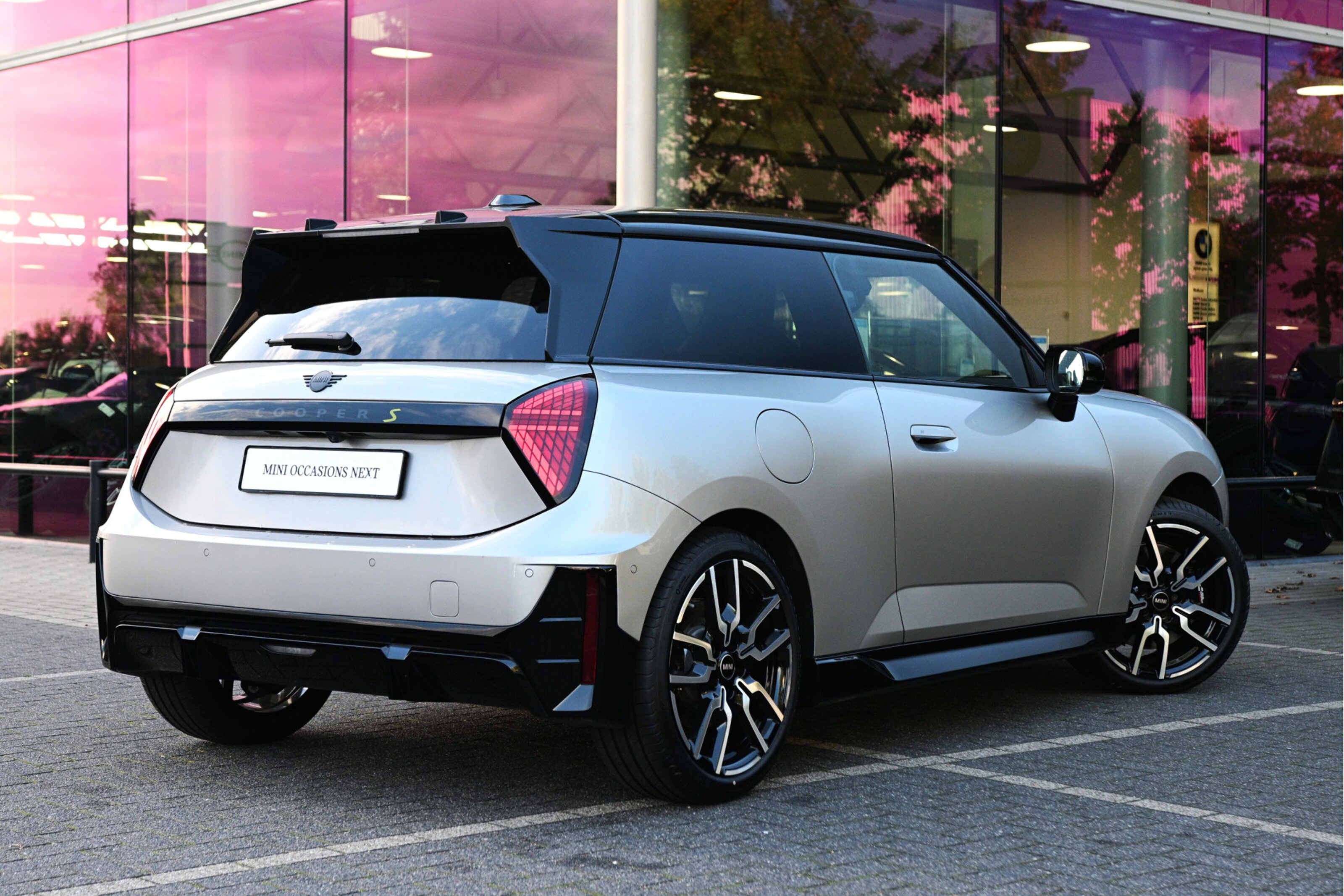 MINI Electric Hatchback Cooper SE / John Cooper Works / Pakket M
