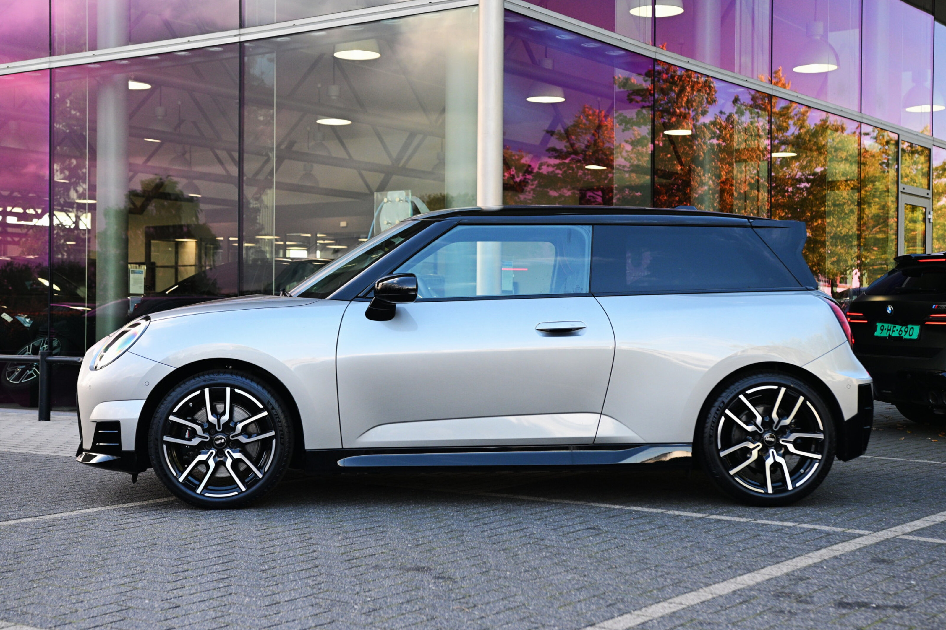 MINI Electric Hatchback Cooper SE / John Cooper Works / Pakket M