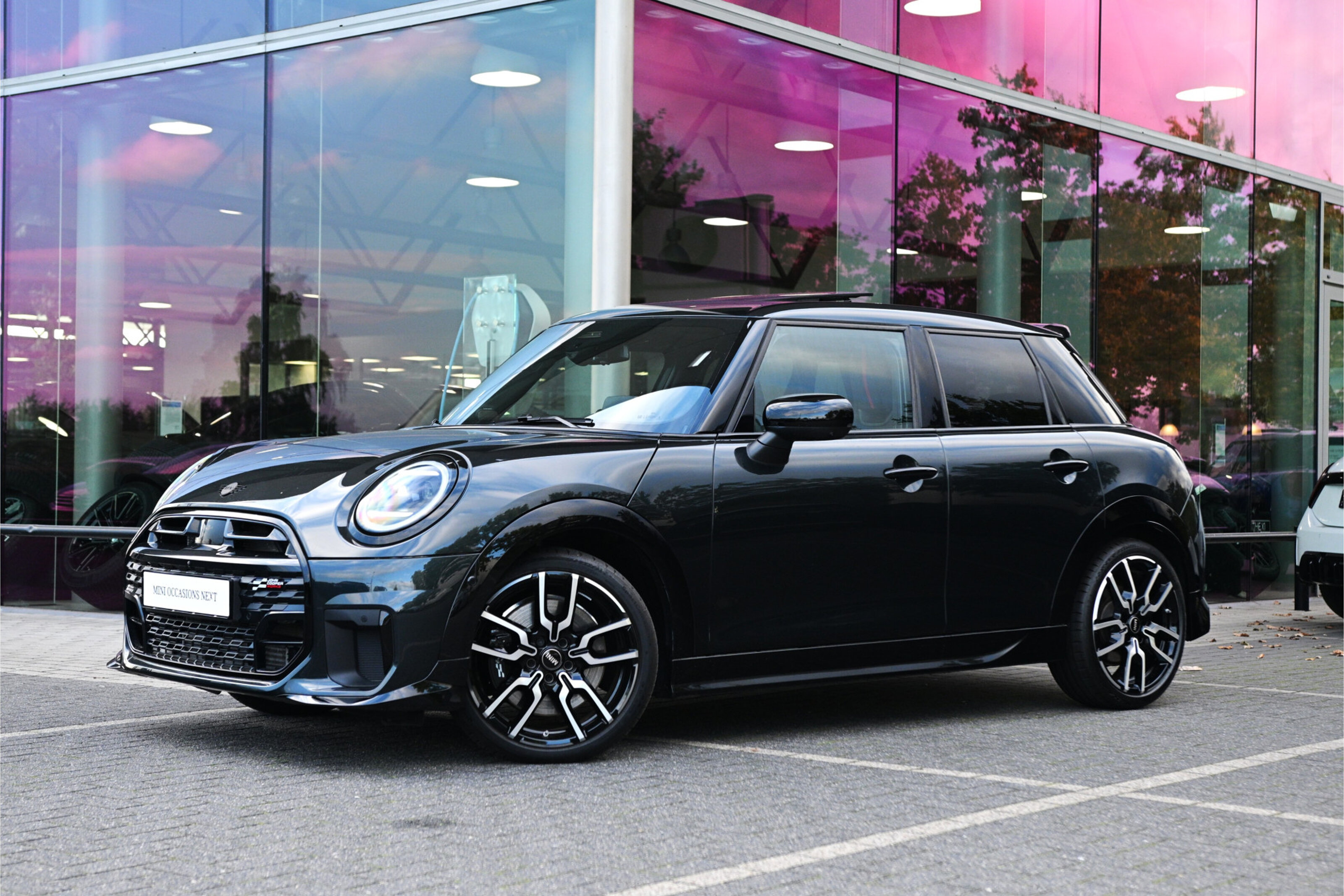 MINI 5-Deurs Hatchback Cooper C Automaat / John Cooper Works / Pakket L