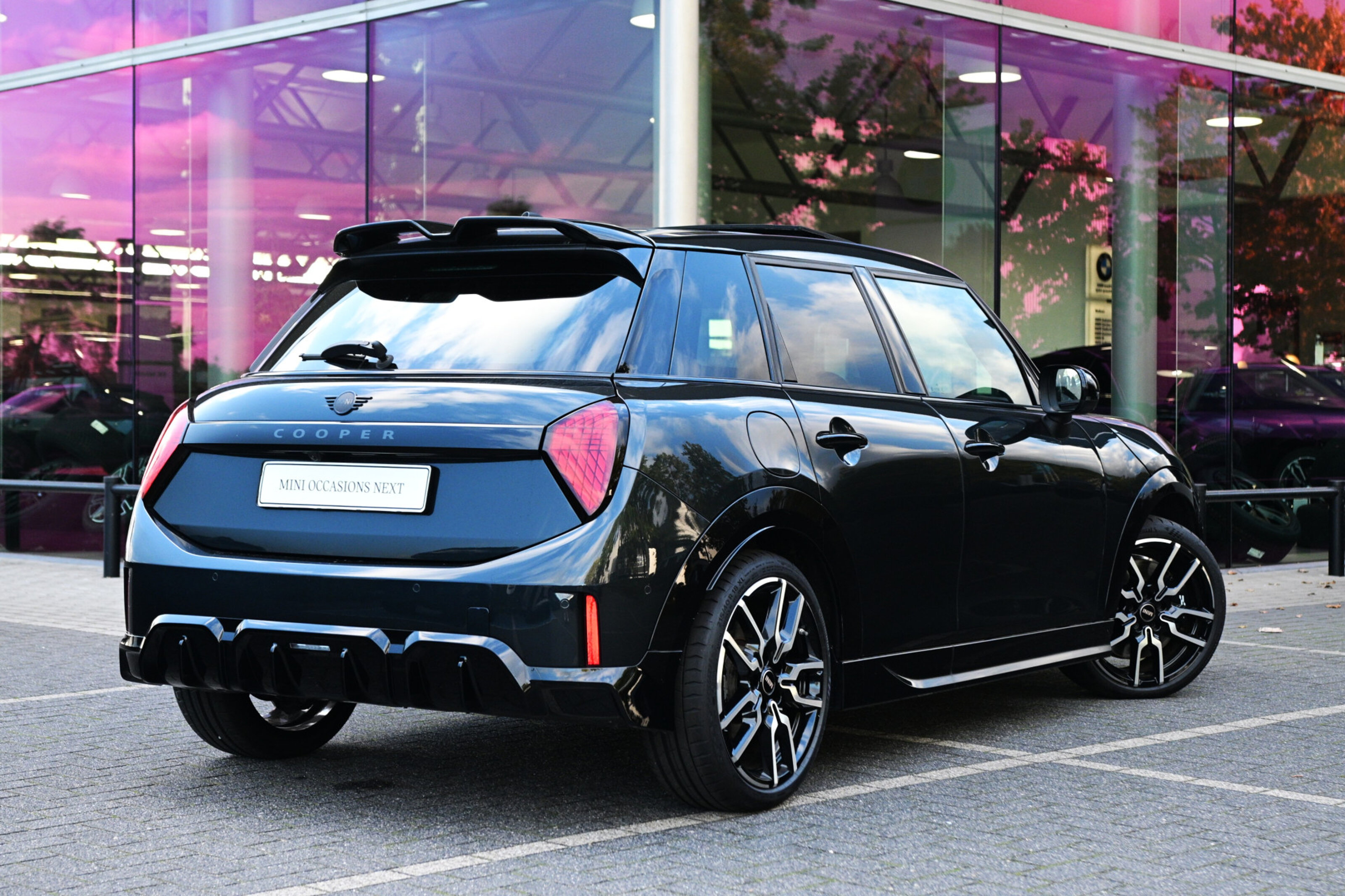 MINI 5-Deurs Hatchback Cooper C Automaat / John Cooper Works / Pakket L