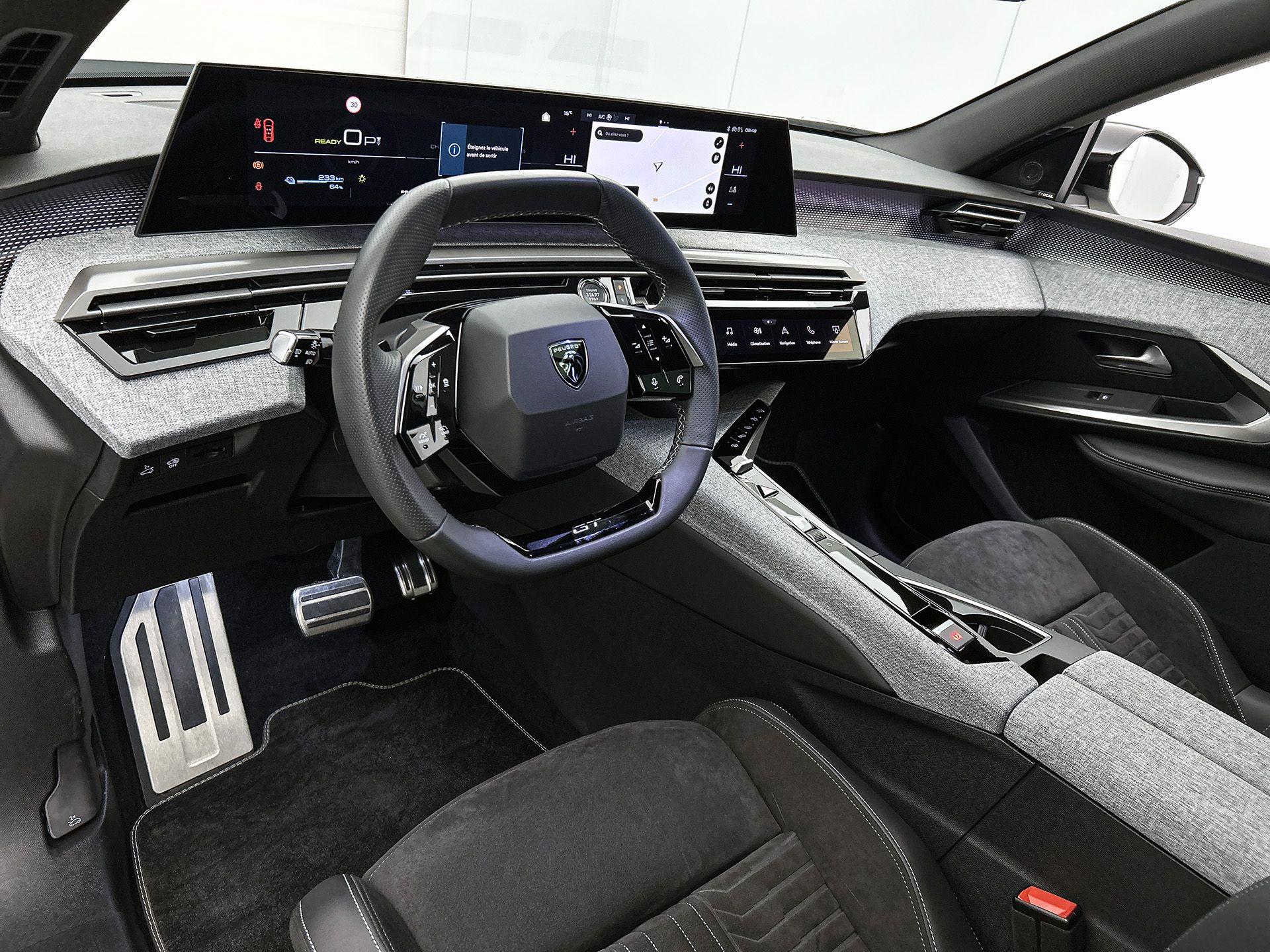 Peugeot e-3008
