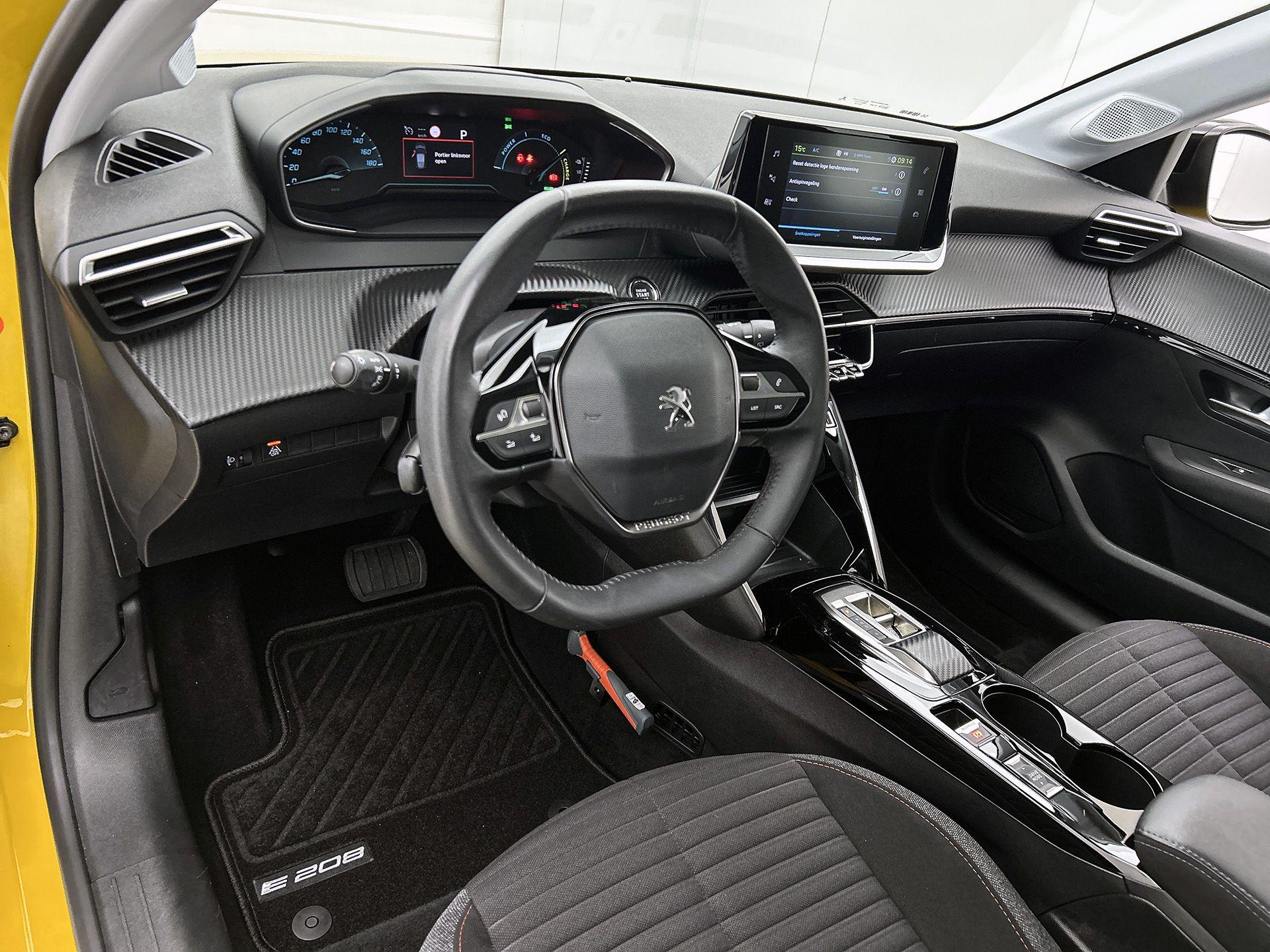 Peugeot e-208