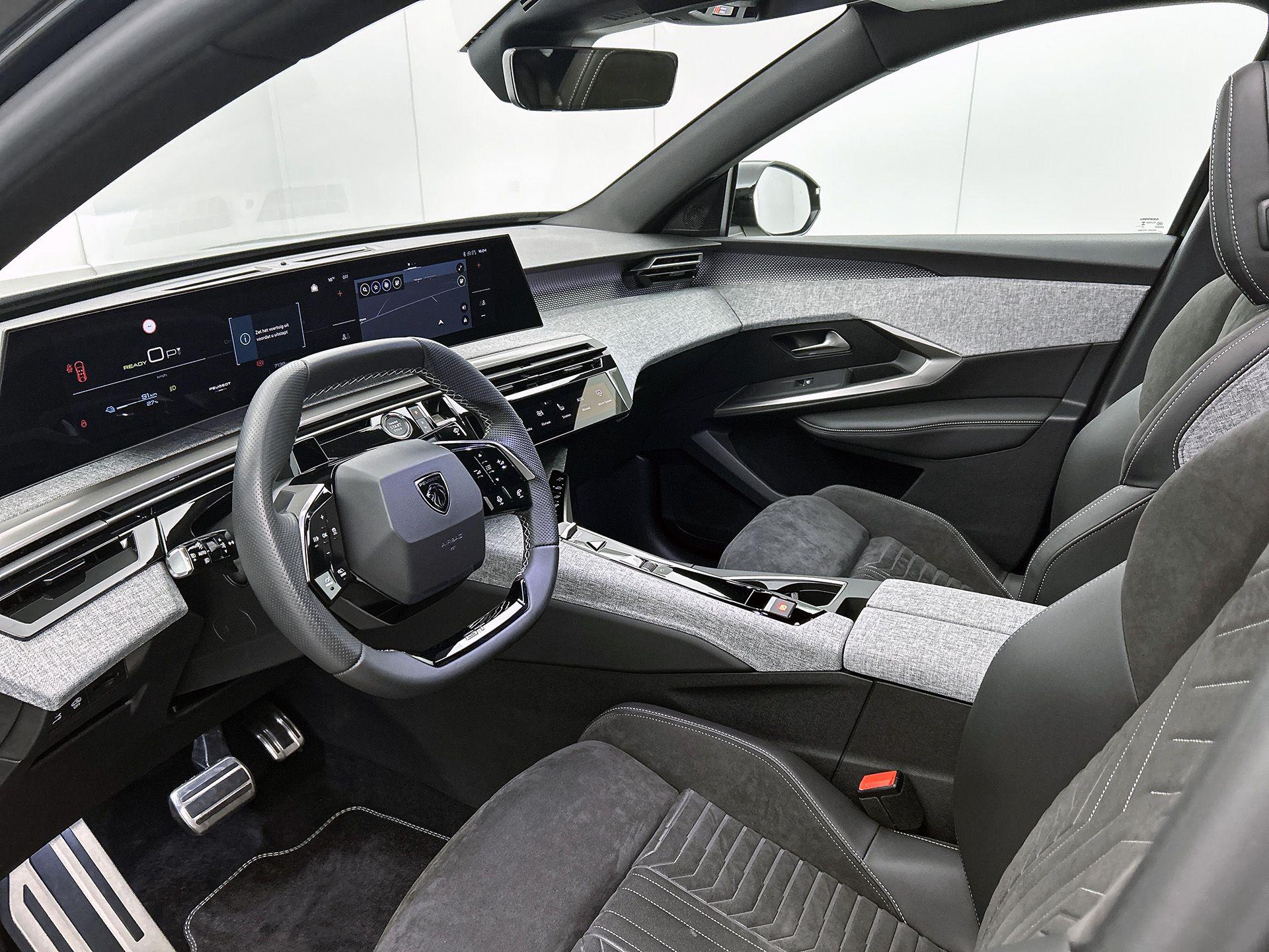 Peugeot e-3008