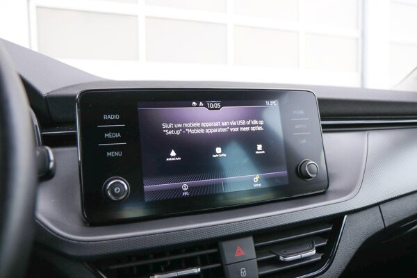 Apple Carplay/Android Auto Apple Carplay/Android Auto