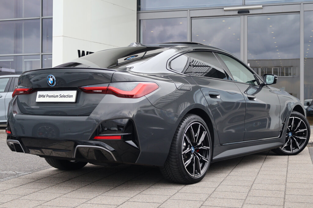 BMW i4 10