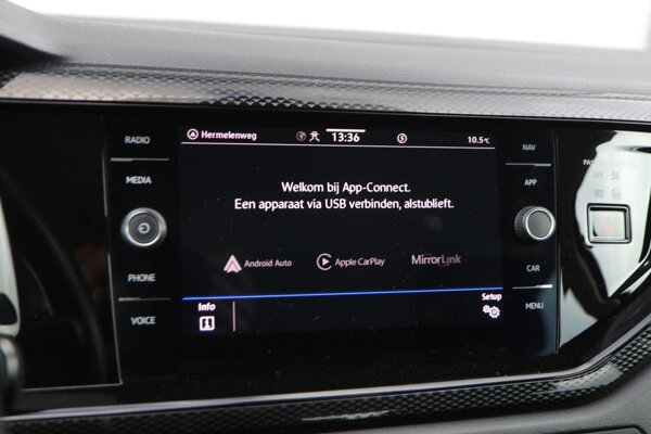 Apple Carplay/Android Auto Apple Carplay/Android Auto