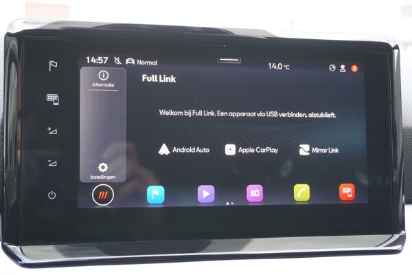 Apple Carplay/Android Auto Apple Carplay/Android Auto