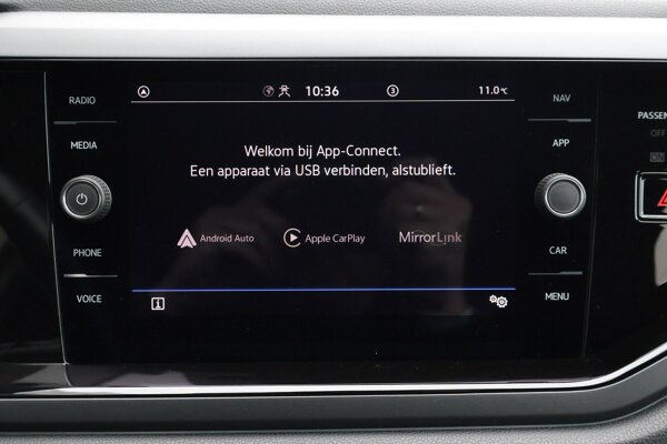 Apple Carplay/Android Auto Apple Carplay/Android Auto