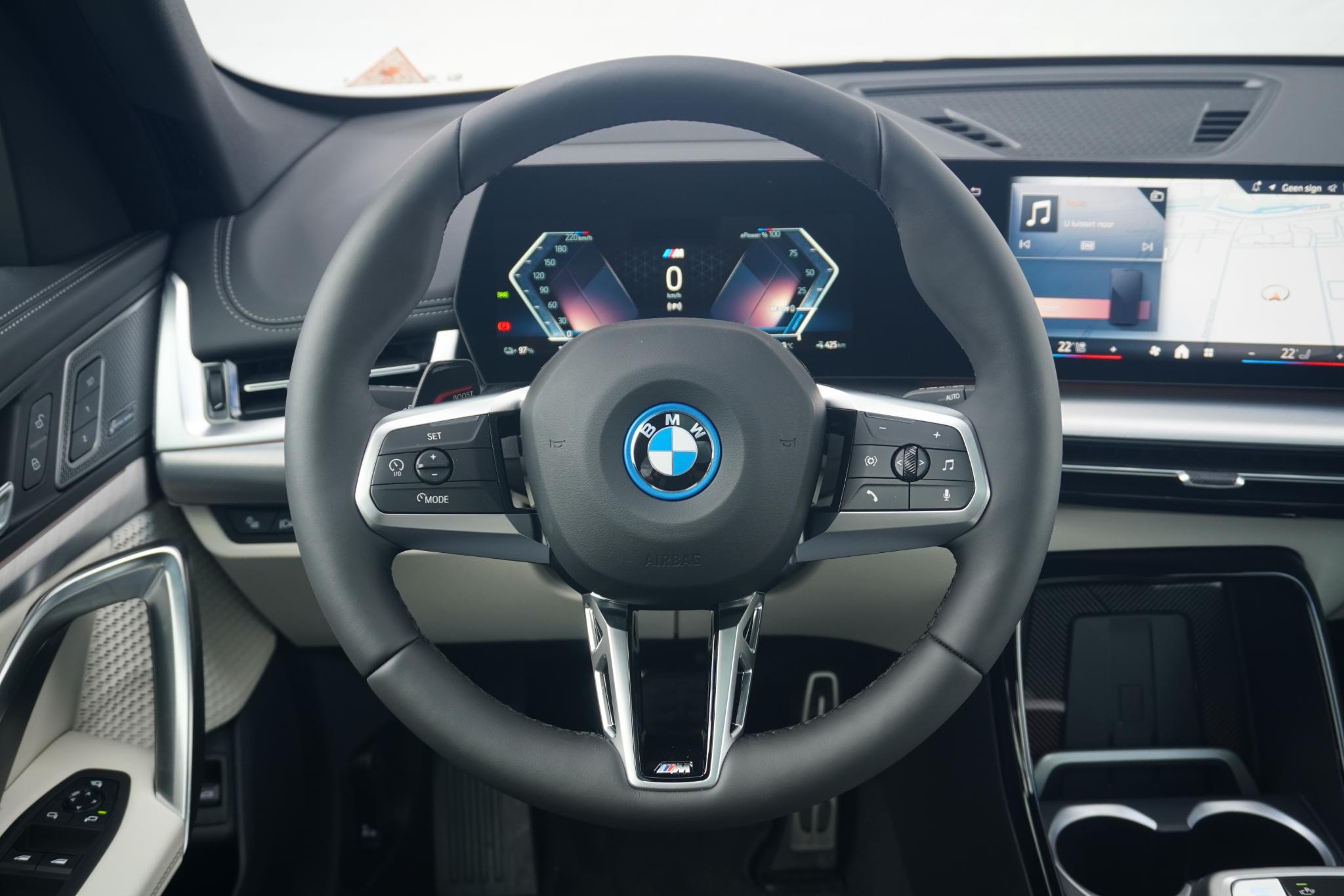 BMW iX1