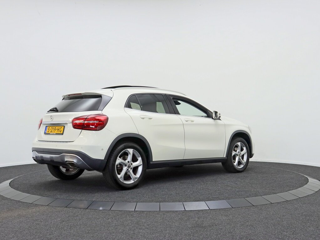 Mercedes-Benz GLA 180 Business Solution | Pano | Cruise | LED