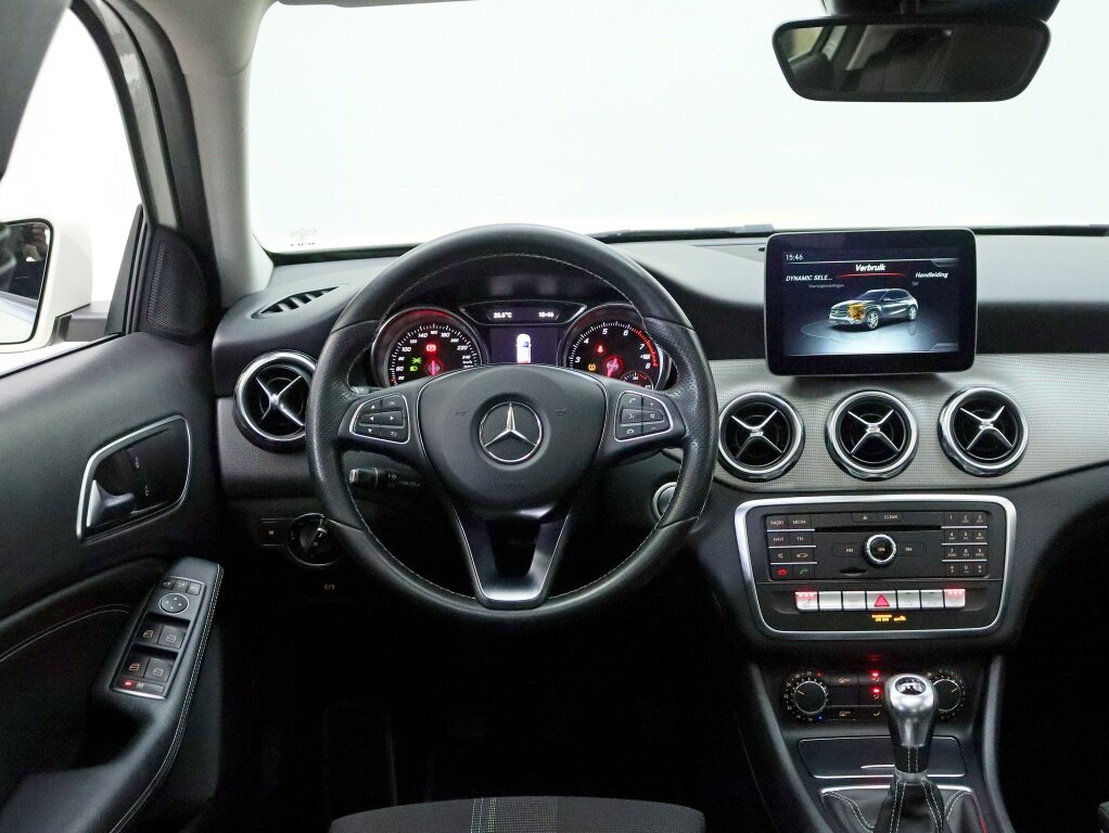 Mercedes-Benz GLA 180 Business Solution | Pano | Cruise | LED - Afbeelding 3