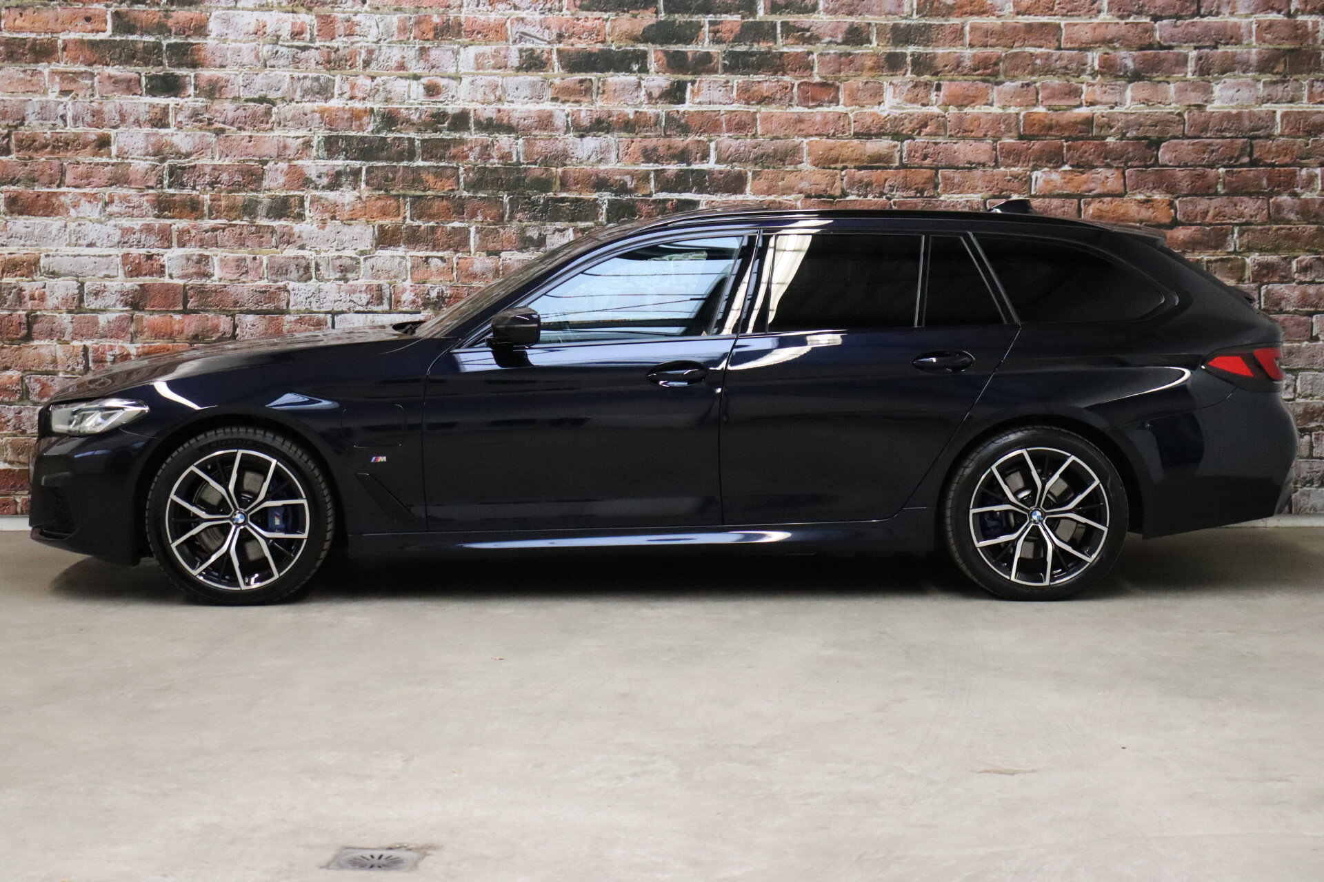BMW 5 Serie Touring 530e High Executive M Sport Pakket Automaat - Afbeelding 3