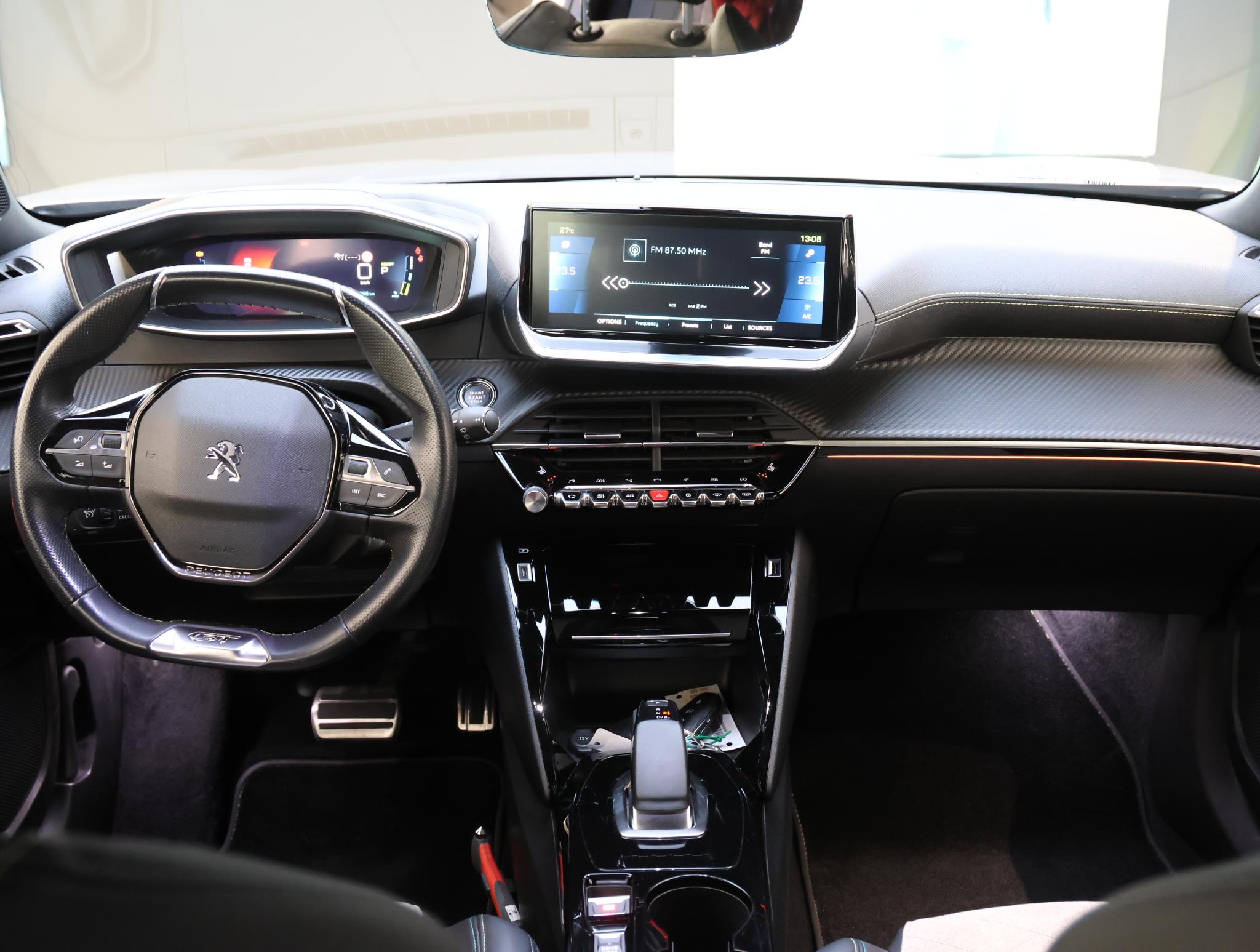 Peugeot e-2008
