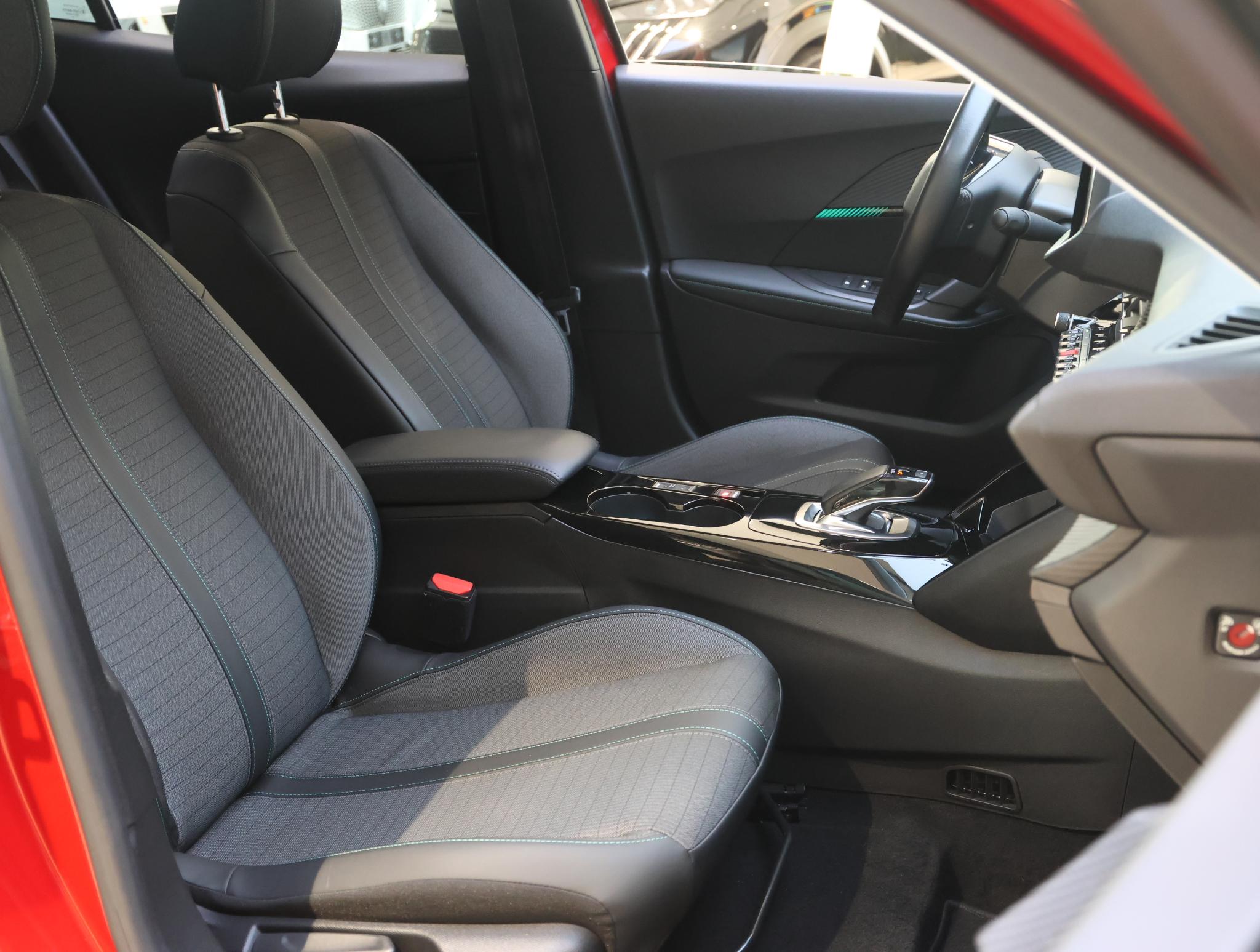 Peugeot e-2008