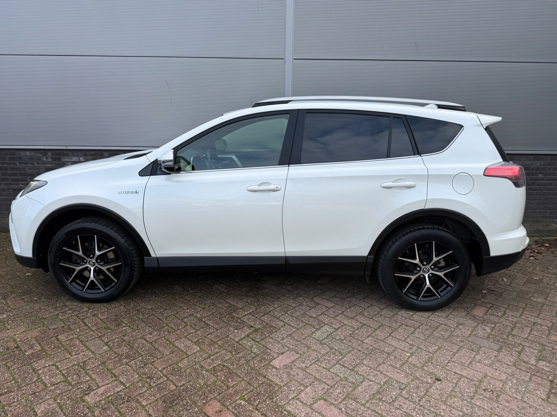 Toyota RAV4 2.5 Hybrid AWD Style met Trekhaak 1650 trekgewicht - Afbeelding 2