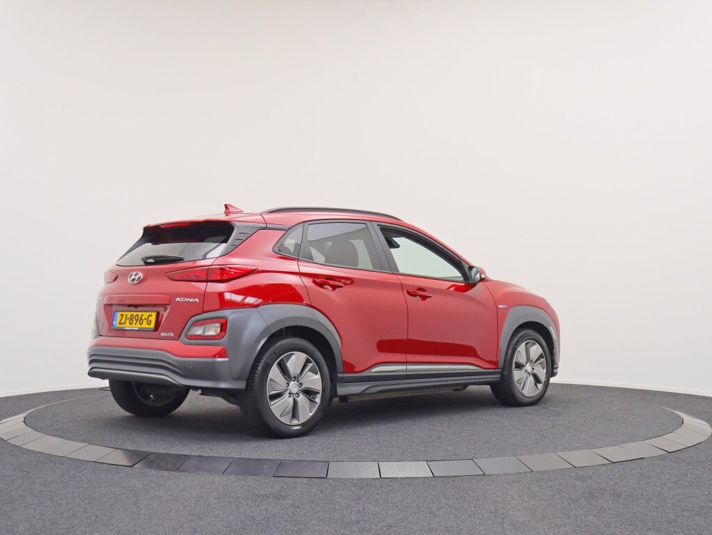Hyundai Kona EV Premium 64 kWh | Snelladen | Stoelverwarming | Warmtepomp