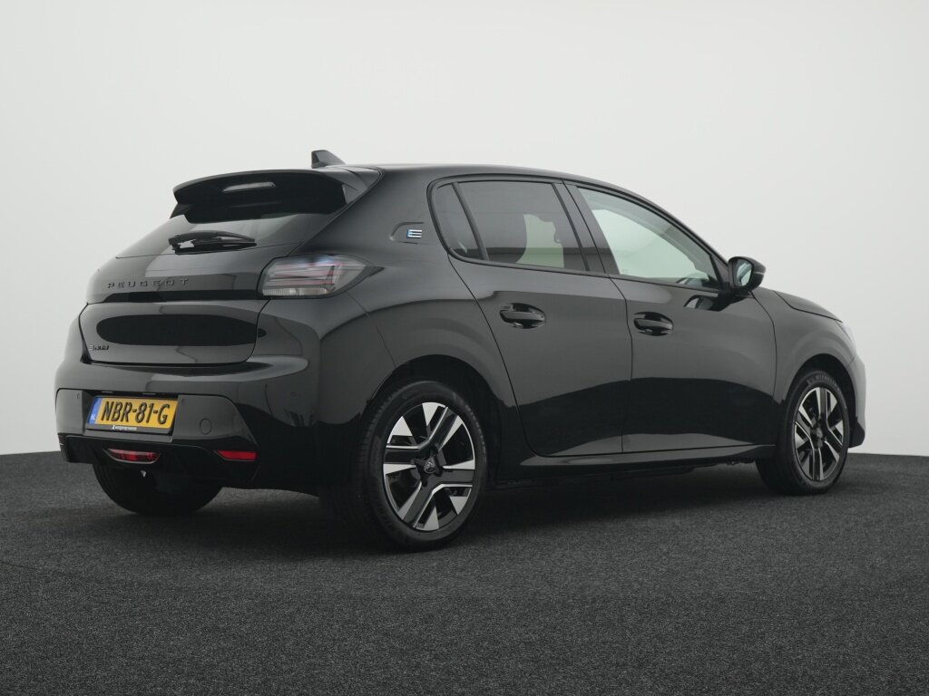 Peugeot e-208 Allure 51 kWh | Carplay | Private lease 489 pm