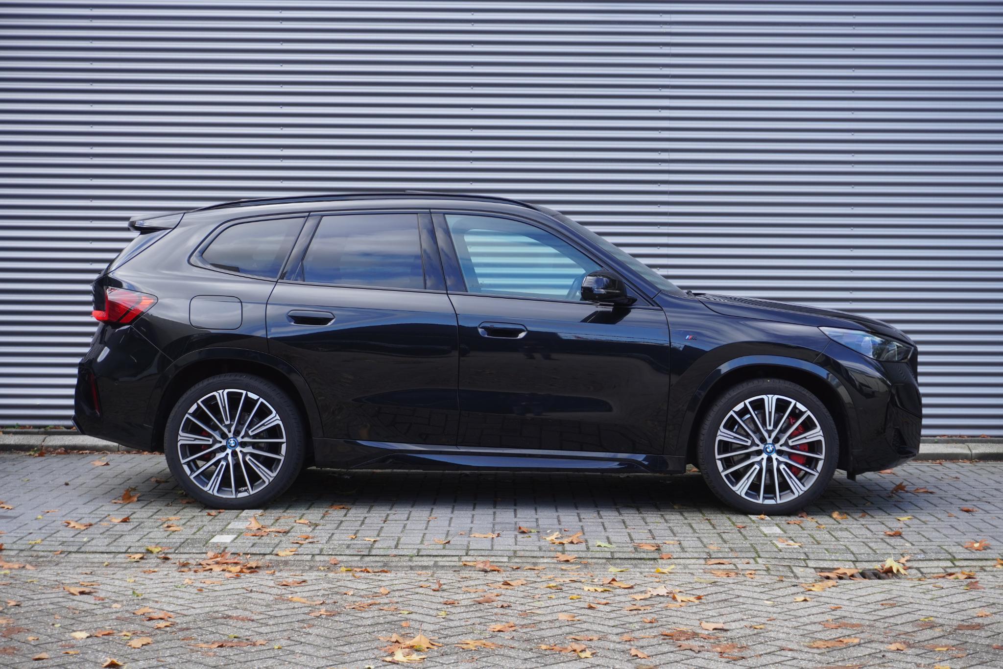 BMW iX1